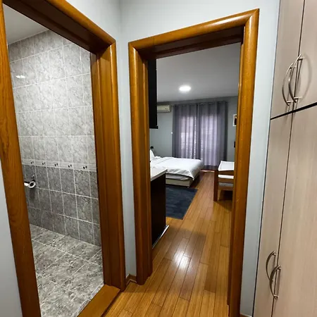 Iwa Centar & Wellness アパート *