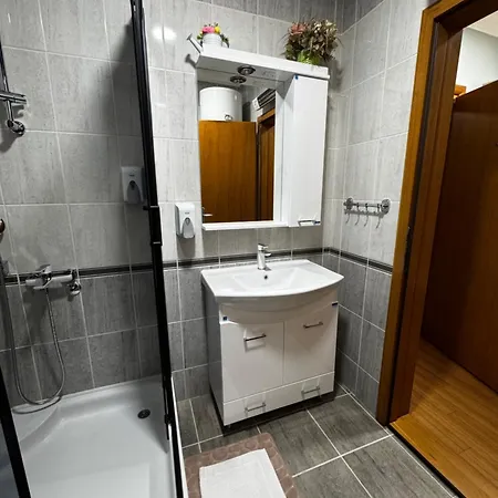 Iwa Centar & Wellness アパート *